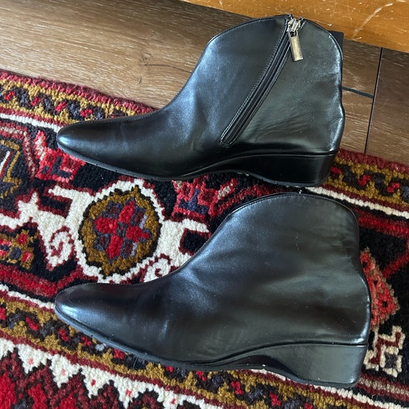 NWOT Zuma Black Leather Bootie - Picture 8 of 16